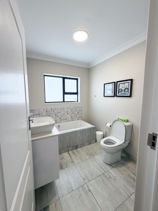 5 Bedroom Property for Sale in Reebok Western Cape